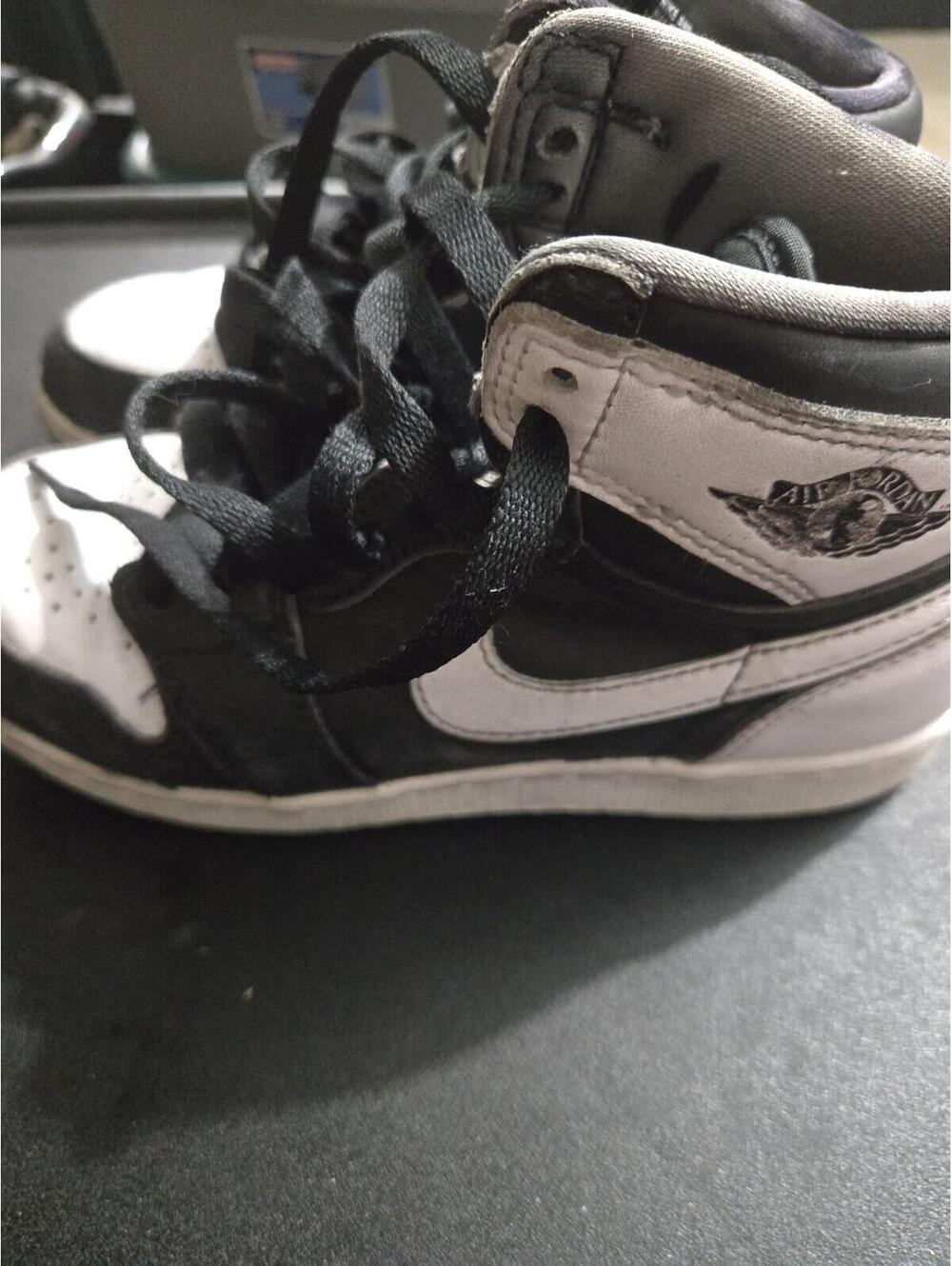 Kids Jordan 1 Retro High OG Black/White Panda Sneakers Size 3.5Y - Picture 6 of 7
